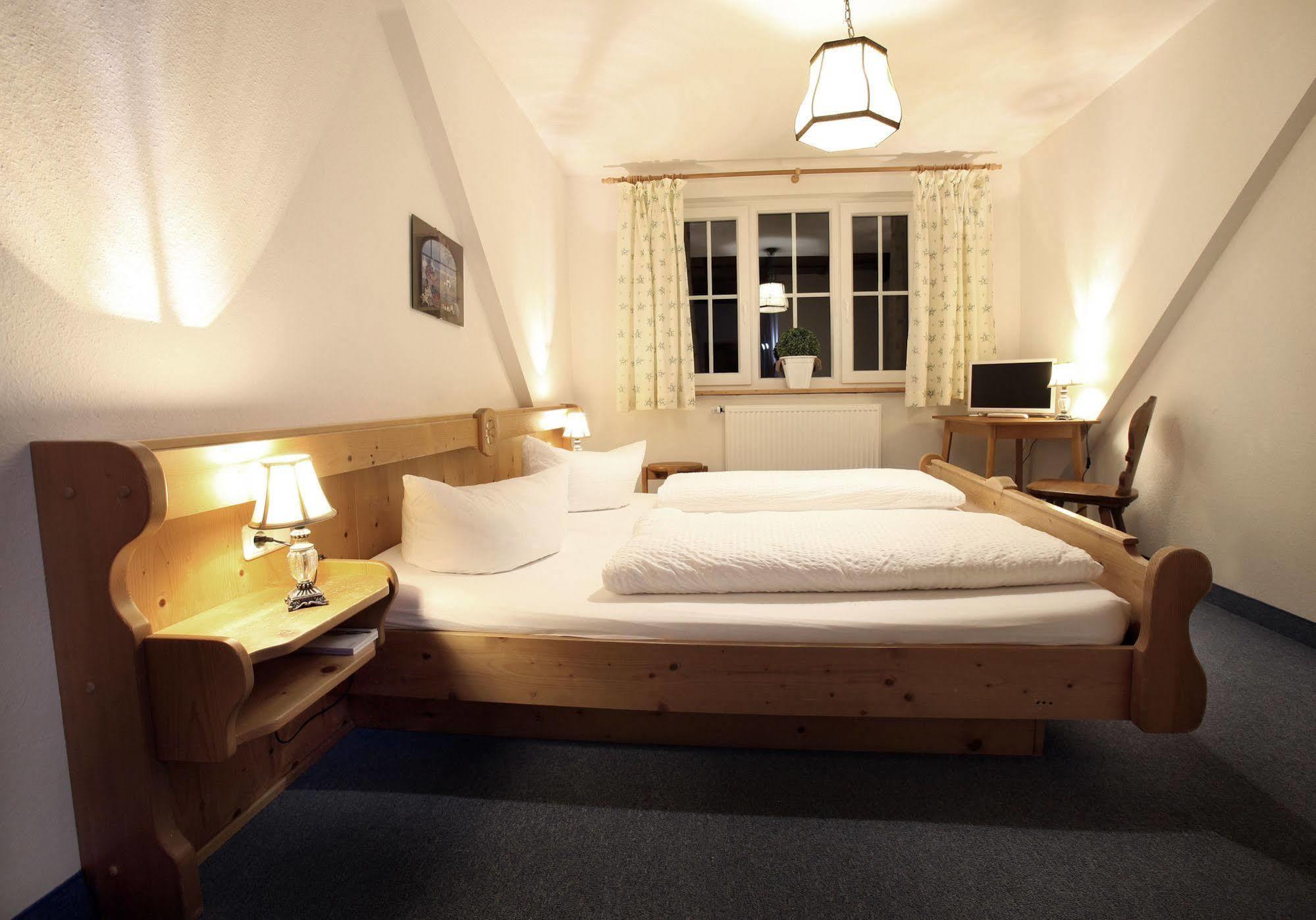 Gasthof Blaue Gams เอตทาล ภายนอก รูปภาพ