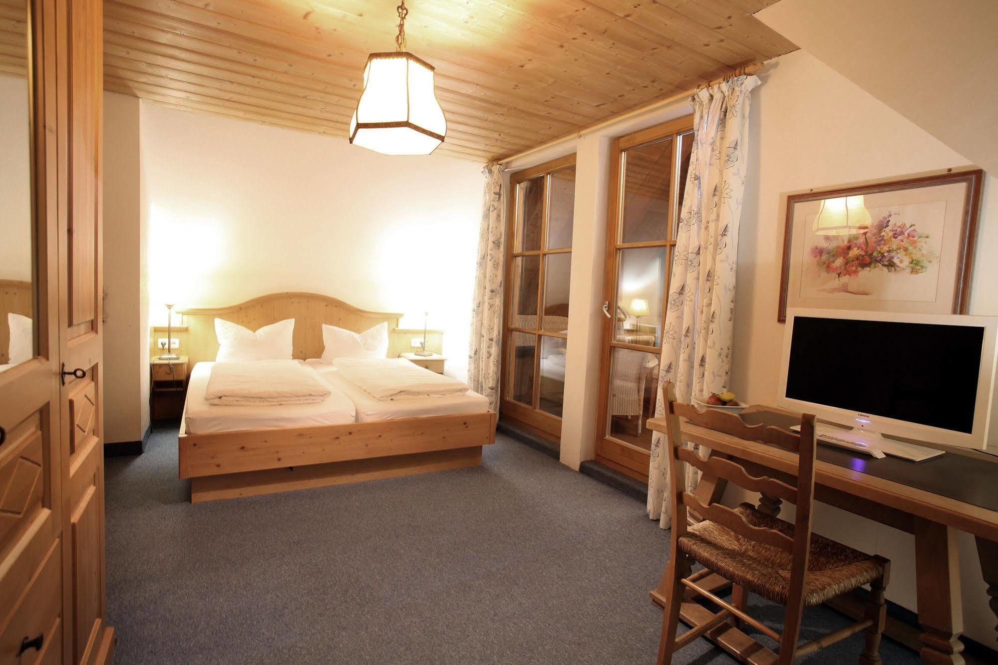 Gasthof Blaue Gams เอตทาล ภายนอก รูปภาพ